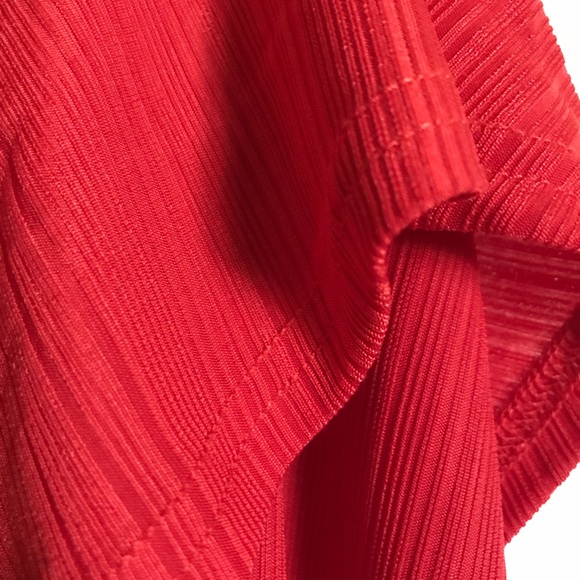 Red top - Picture 5 of 6